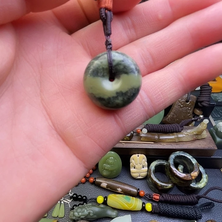 岫岩河磨玉（透闪石质玉）未镶嵌颈饰