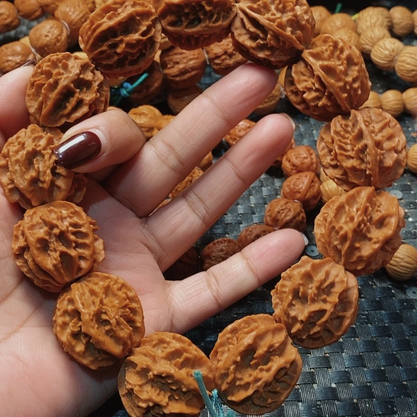 【闪购商品】文玩核桃吊坠绣球