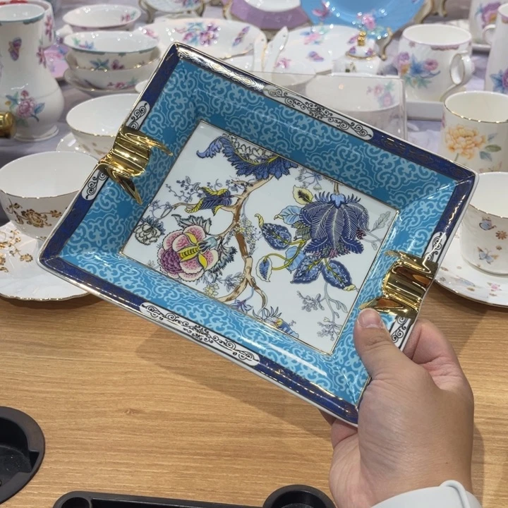 36%以上骨粉骨瓷烟灰缸一个