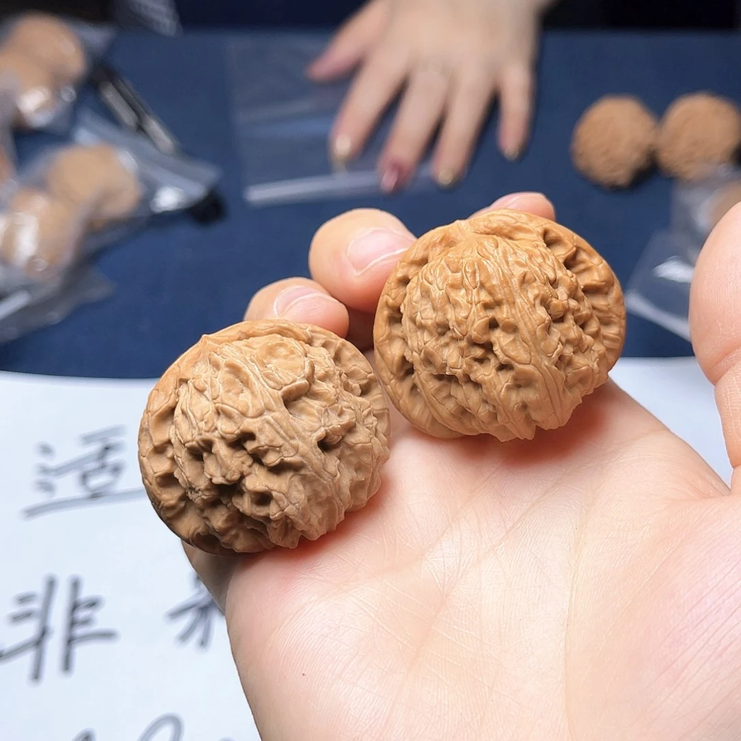 桃核把件39-白狮子核桃40