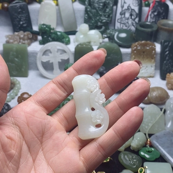 和田玉吊坠未镶嵌千**集