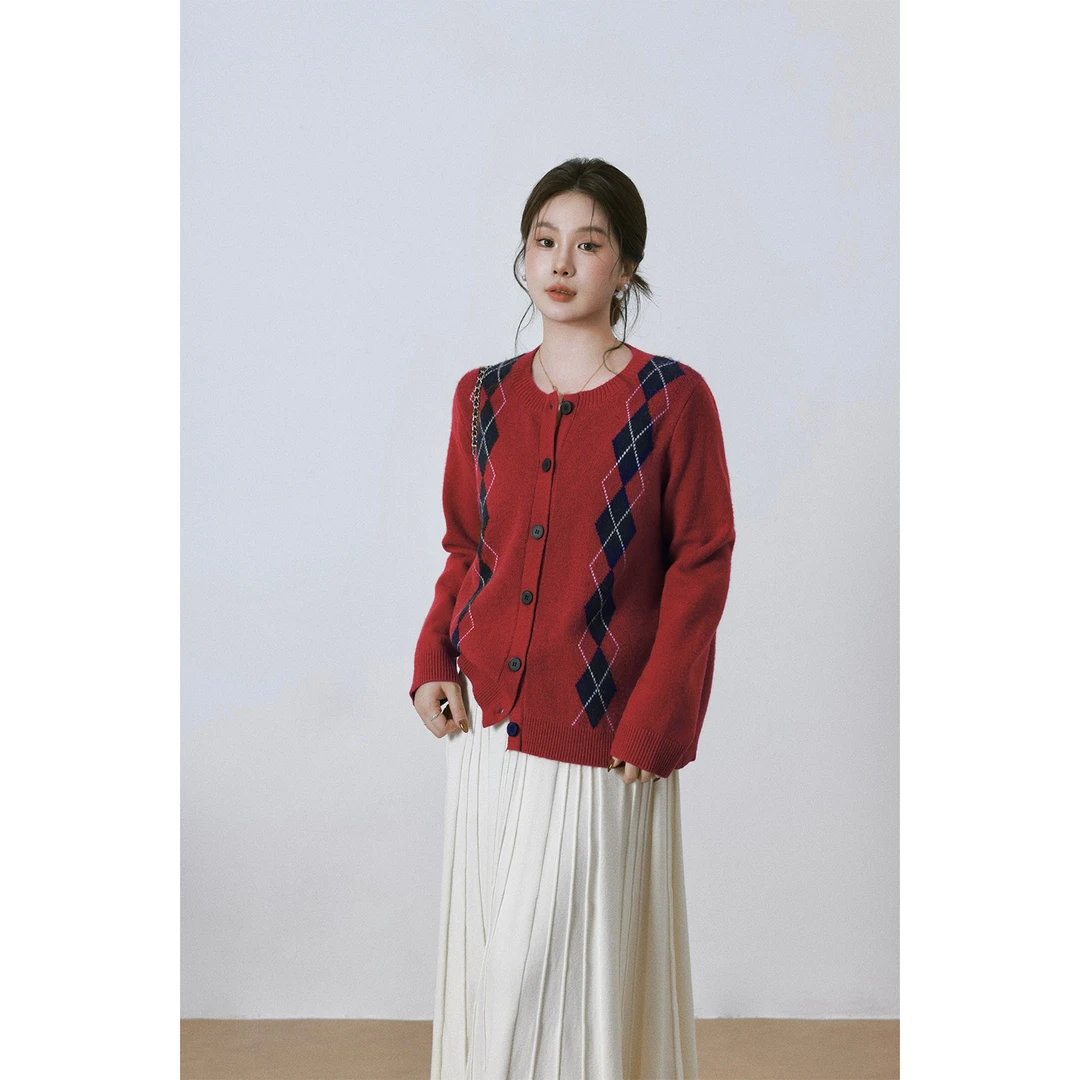 现货大婉酱微胖定制红色菱形格撞色毛衣女冬季休闲毛织开衫 2507D