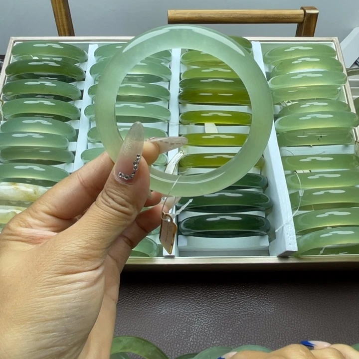 心***爱未镶嵌蛇纹石玉手镯