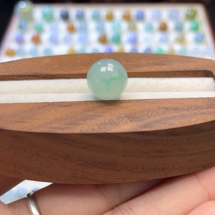散珠翡翠特色飘金丝绿圆珠卡11.8mm