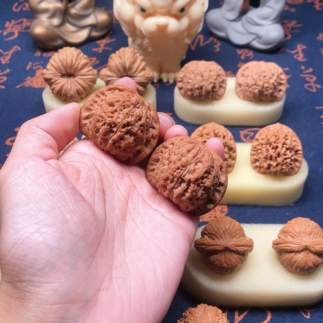 文玩核桃吊坠9*血麒麟