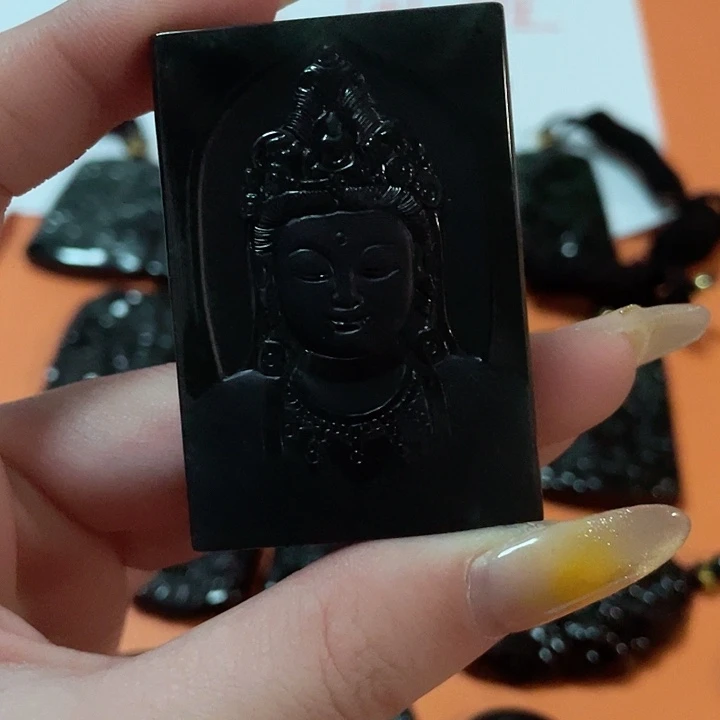 翡翠颈饰未镶嵌刘*来