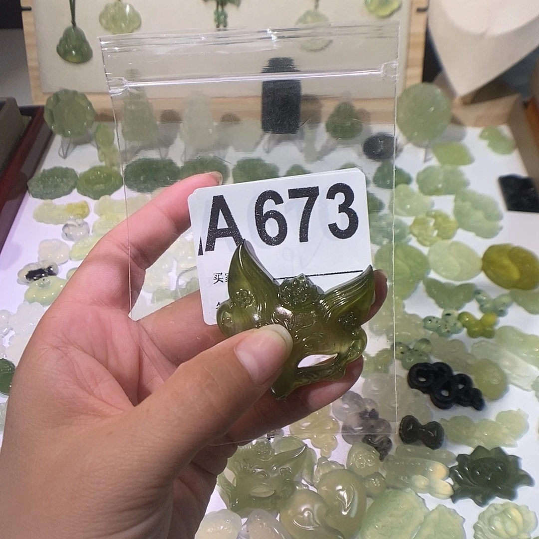 S***素未镶嵌岫玉颈饰精美礼品