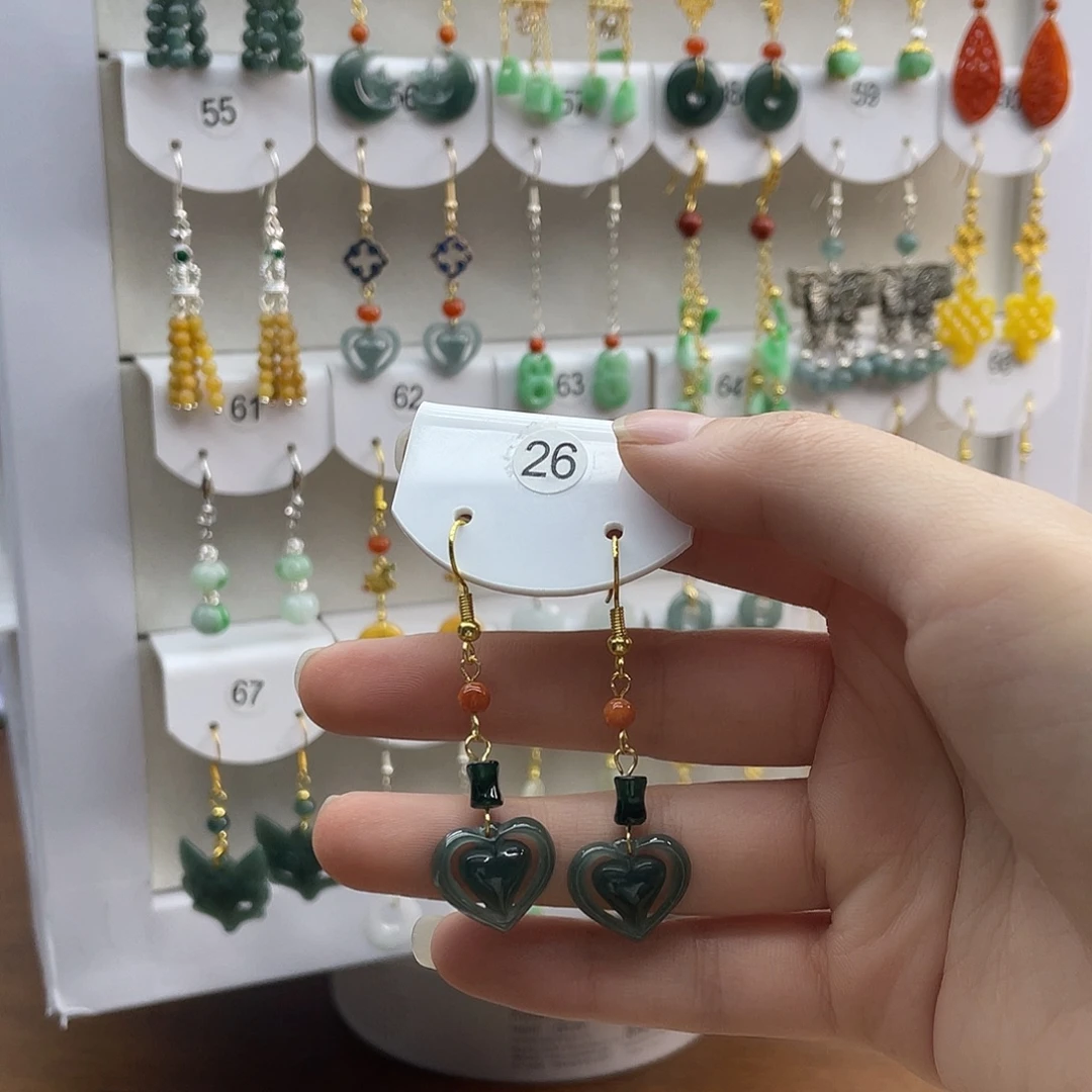 翡翠未镶嵌耳饰一物一图，以实物为准