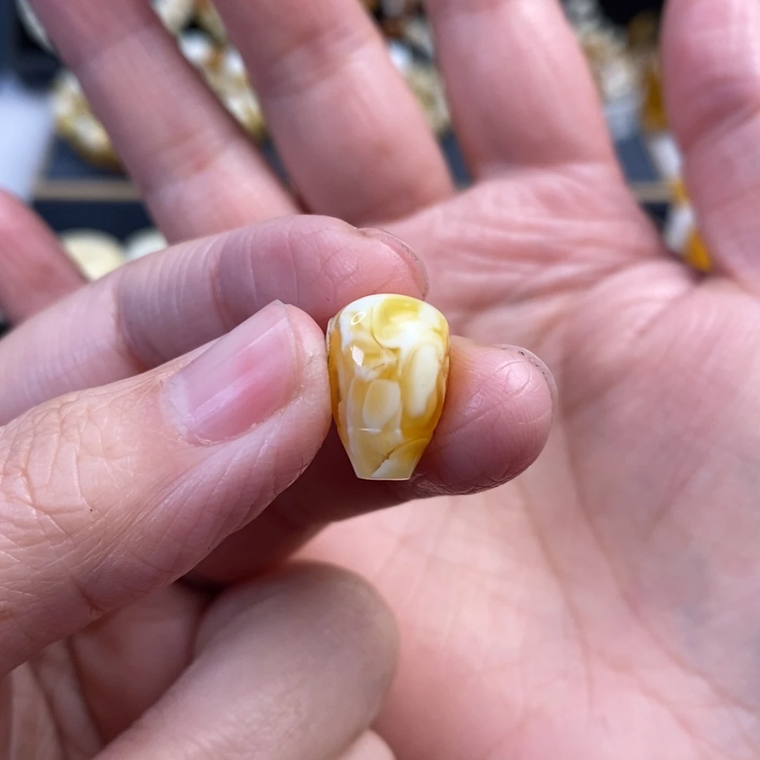 蜜蜡未镶嵌裸石沁色瓷白妖花三通9.8