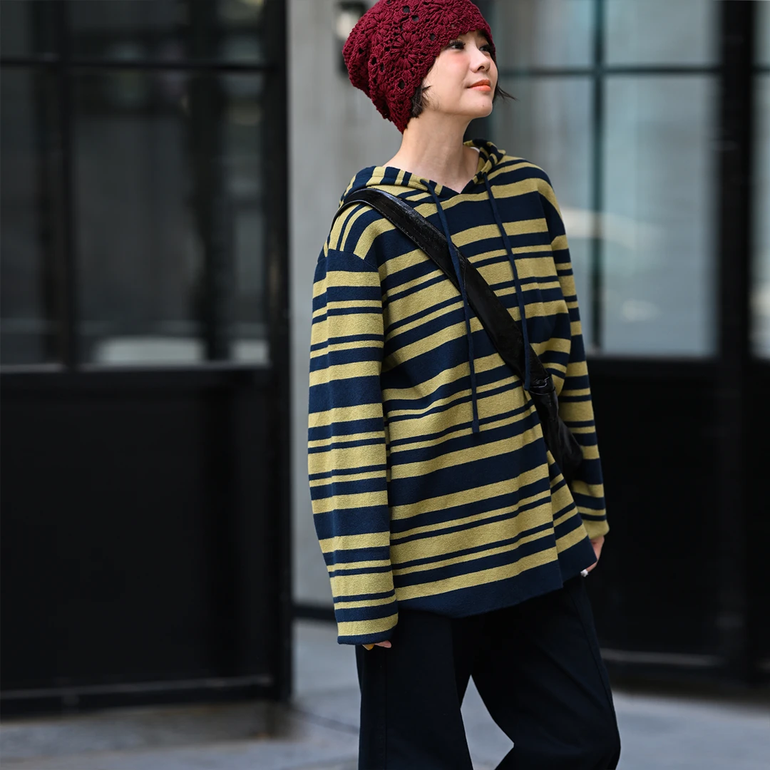 Z63930 休闲百搭撞色条纹宽松舒适连帽套头针织衫女25秋 米兰宣言
