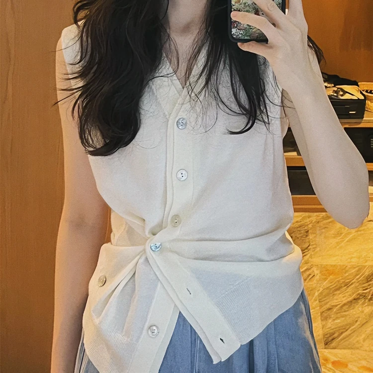 白色设计感针织背心女开衫夏季时尚气质显瘦V领冰丝无袖外搭上衣