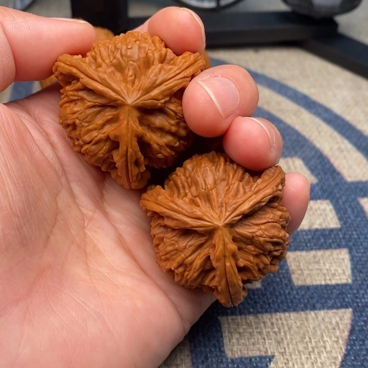 吊坠文玩核桃邵**）三棱