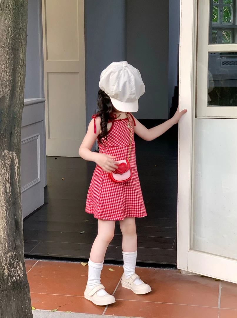 韩版童裙2025夏季新款童装女童时髦格子连衣裙儿童俏皮吊带A字裙