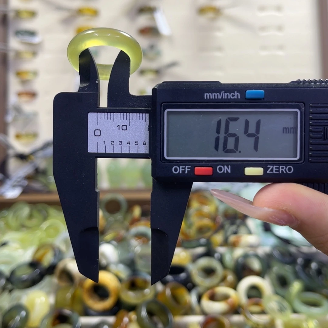 蛇纹石玉未镶嵌手镯96