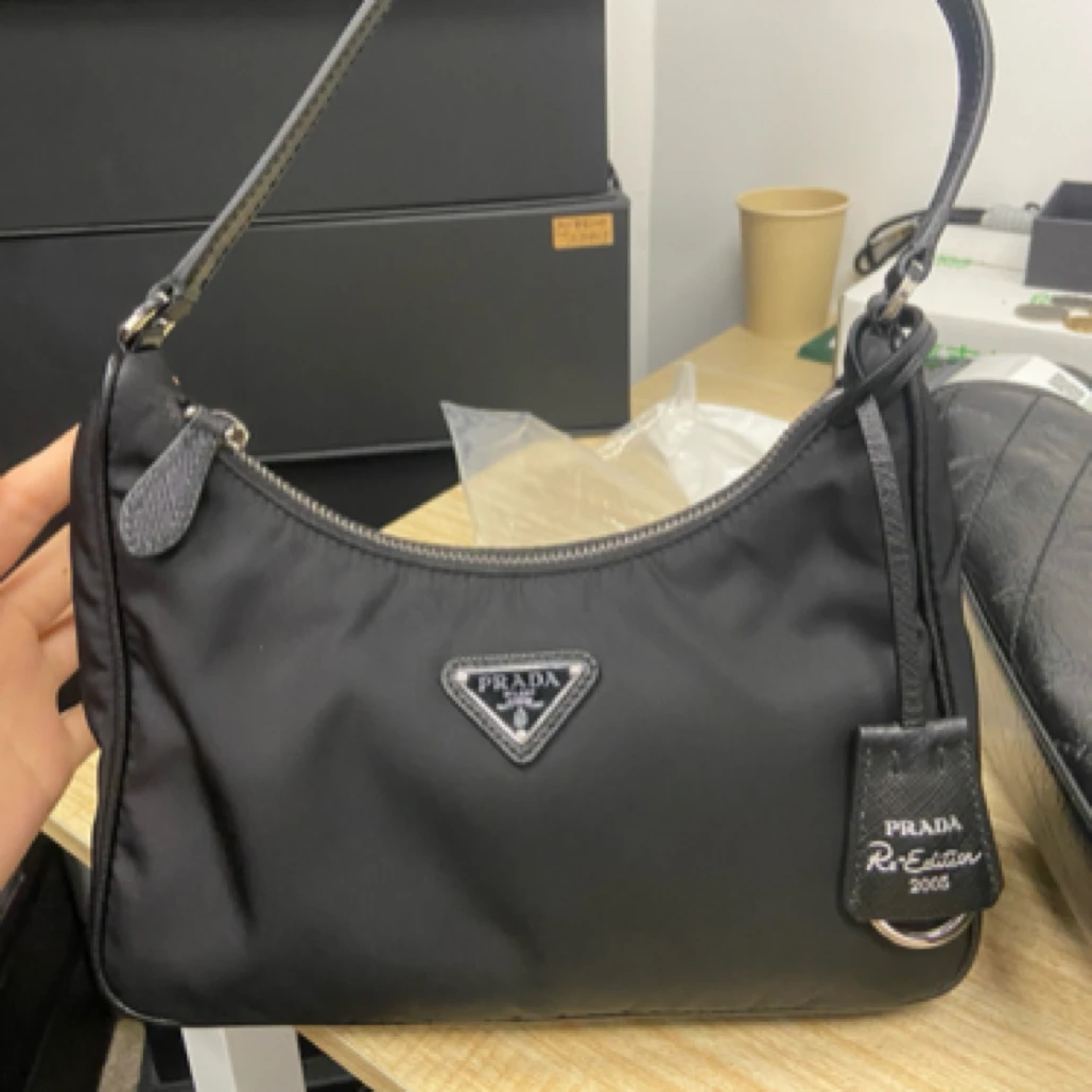 99新 Prada/普拉达 黑色尼龙hobo腋下包