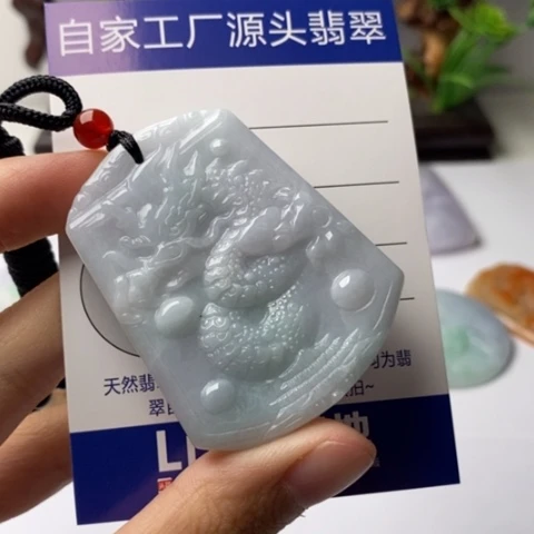 翡翠未镶嵌颈饰翡翠。