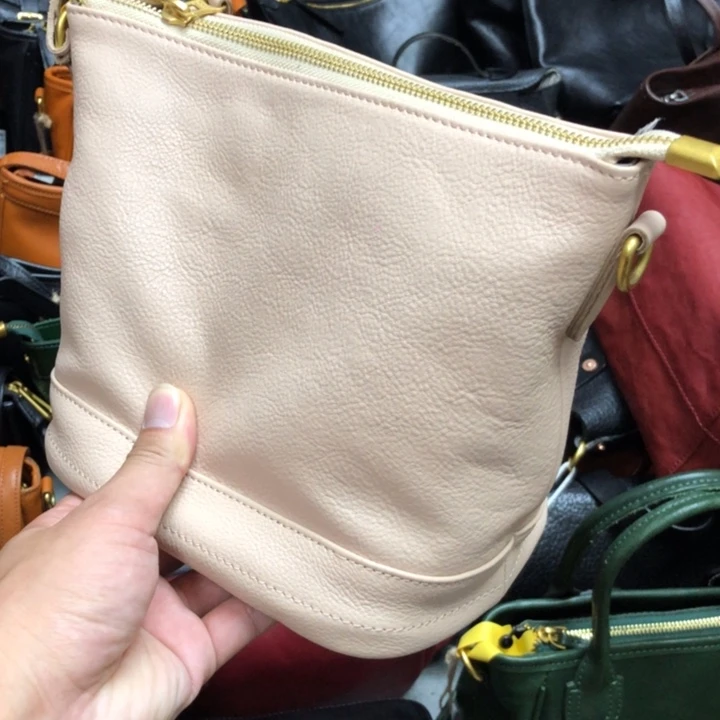 头层牛皮杏色水桶