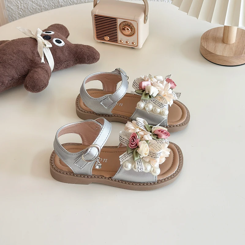 2025女童公主风凉鞋甜美花朵软底沙滩鞋夏季露趾韩版可爱女孩拖鞋
