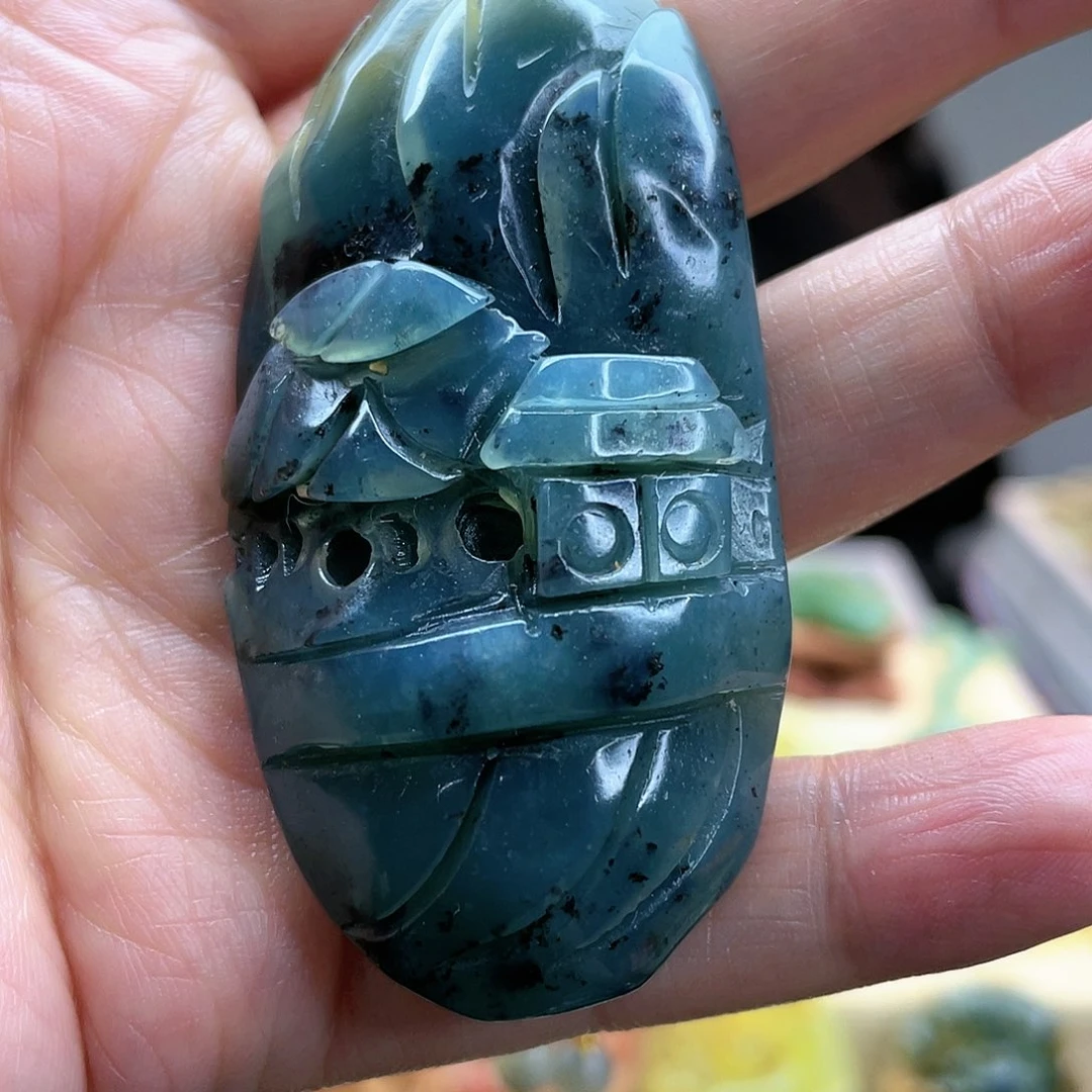 蛇纹石玉颈饰未镶嵌