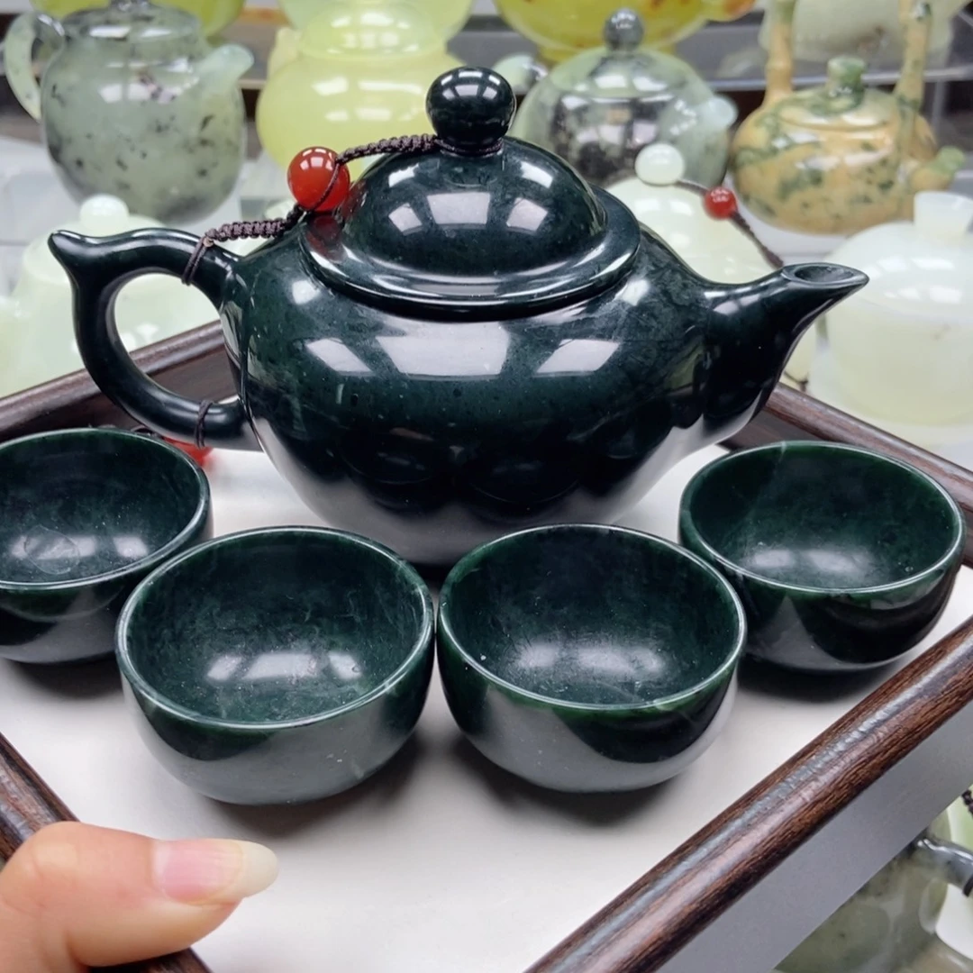 蛇纹石玉未镶嵌壶