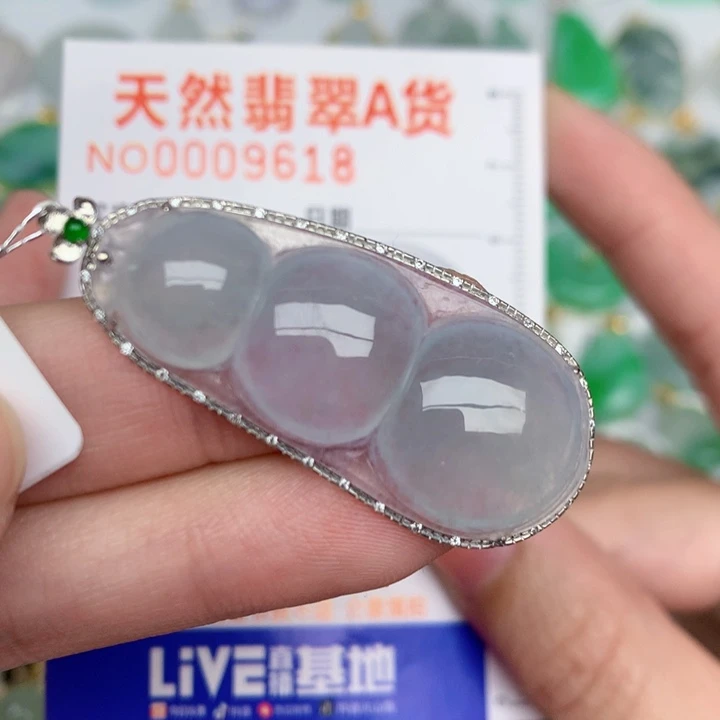 颈饰18K金镶嵌翡翠豆子