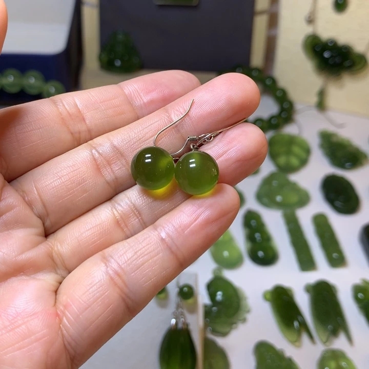 岫玉耳环银S925镶嵌万****量耳环