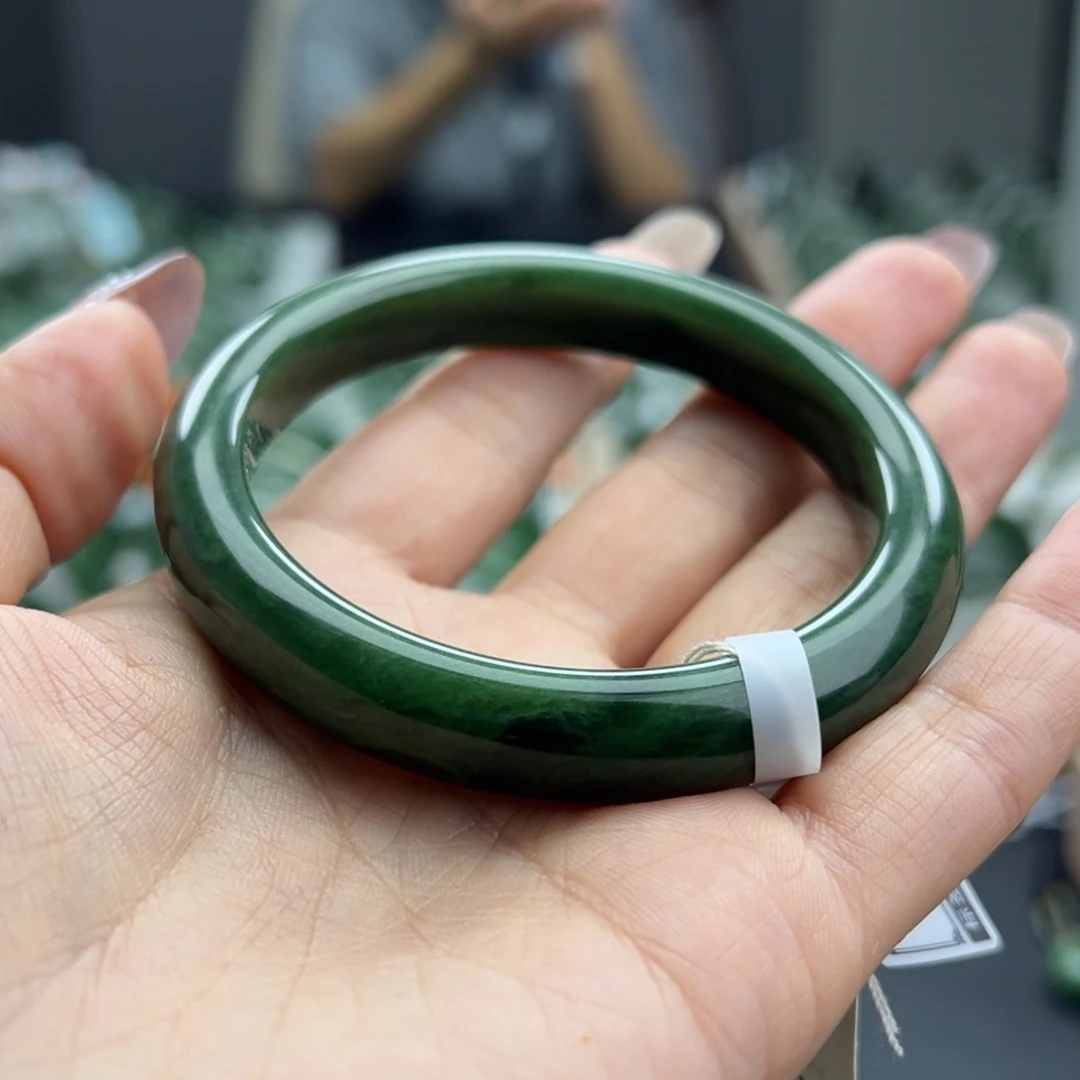 和田玉（碧玉）未镶嵌手镯