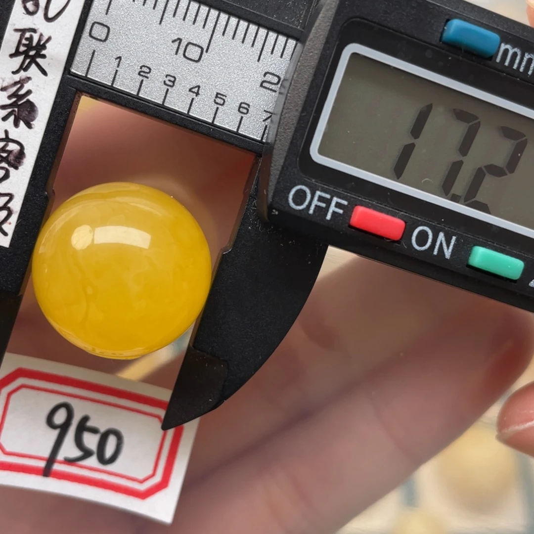 蜜蜡裸石未镶嵌闫****?蜜蜡