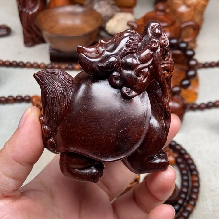 沧***M黄花梨/降香黄檀把件