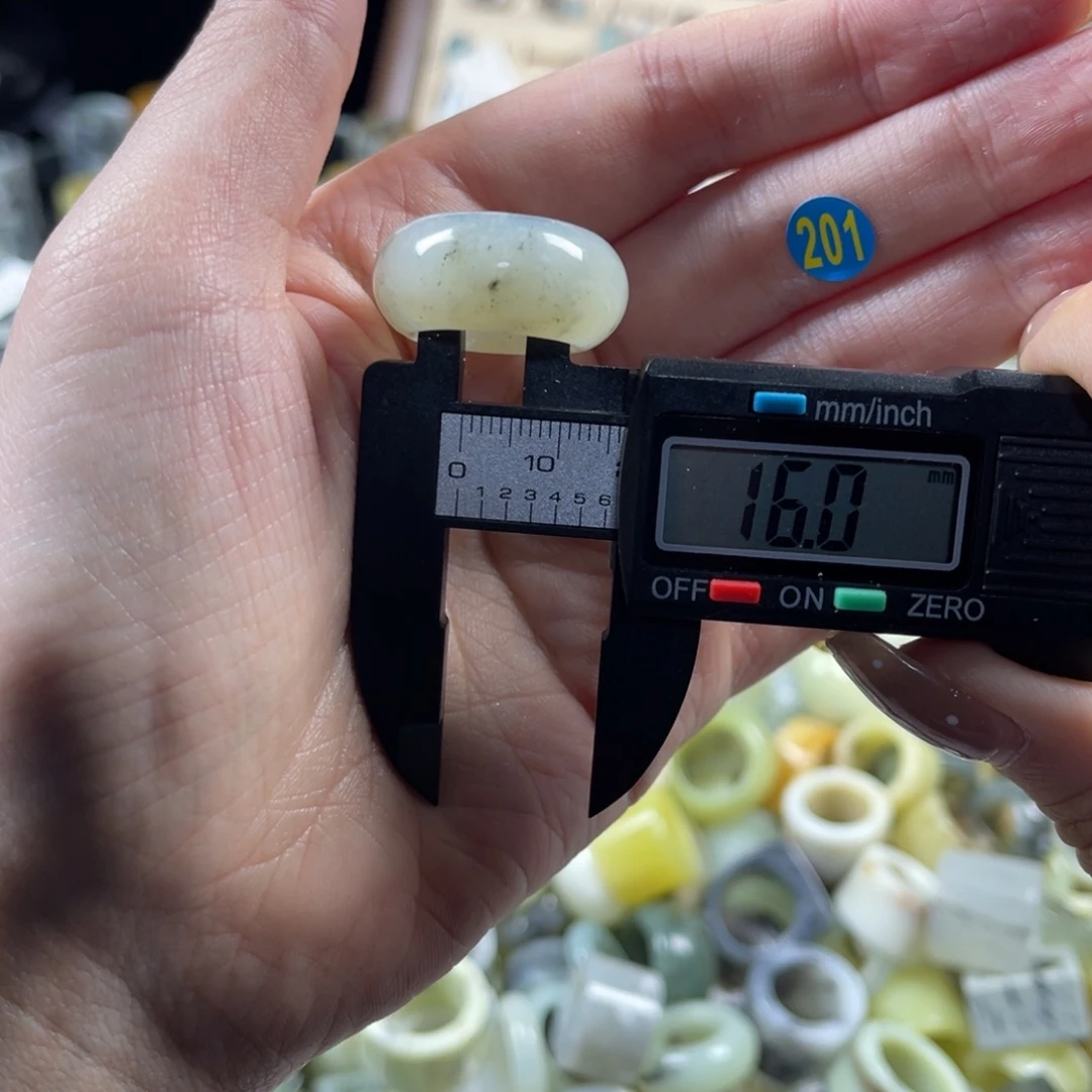 蛇纹石玉未镶嵌戒指
