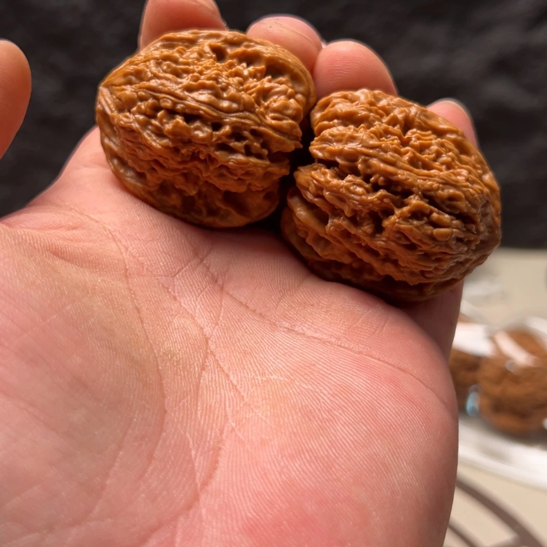 大***.文玩核桃吊坠南疆37微色差微修