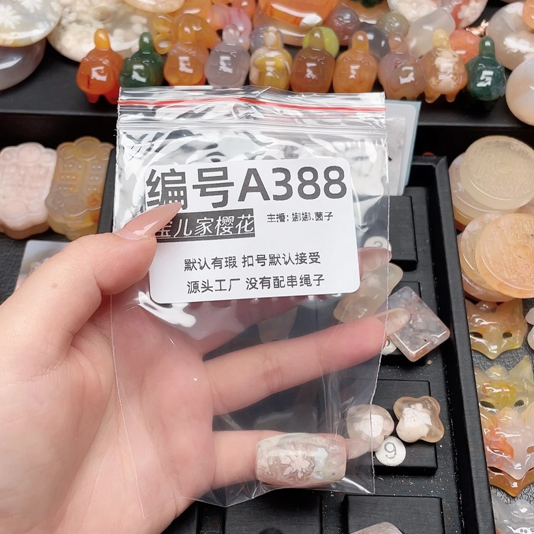 玛瑙/玉髓颈饰银S925镀金镶嵌M****?
