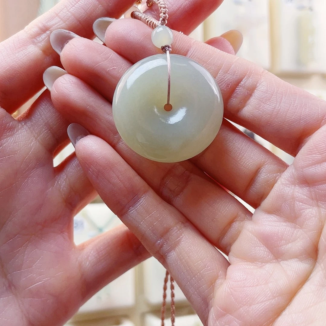 和田玉未镶嵌吊坠(赠链)