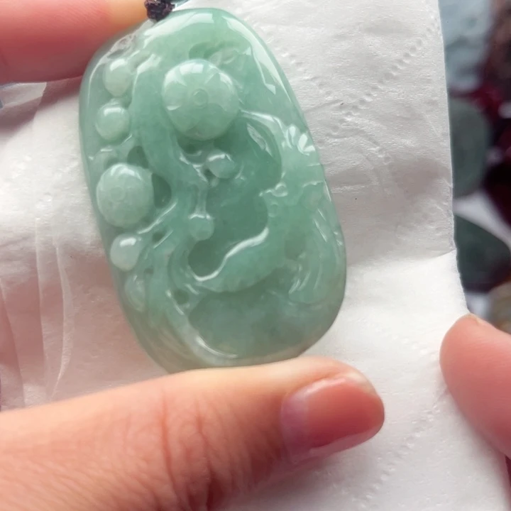 翡翠未镶嵌颈饰挂件