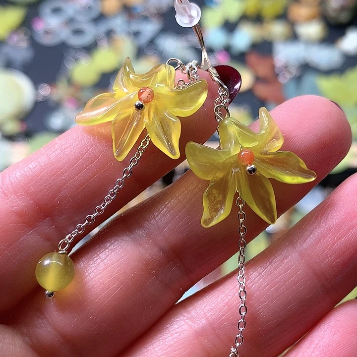 蛇纹石玉耳环未镶嵌指****华