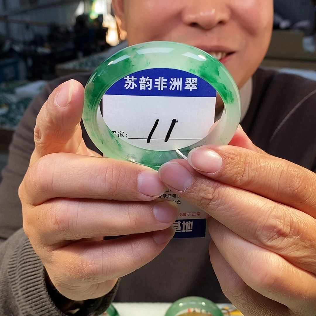 石英质玉（非洲翠）未镶嵌手镯