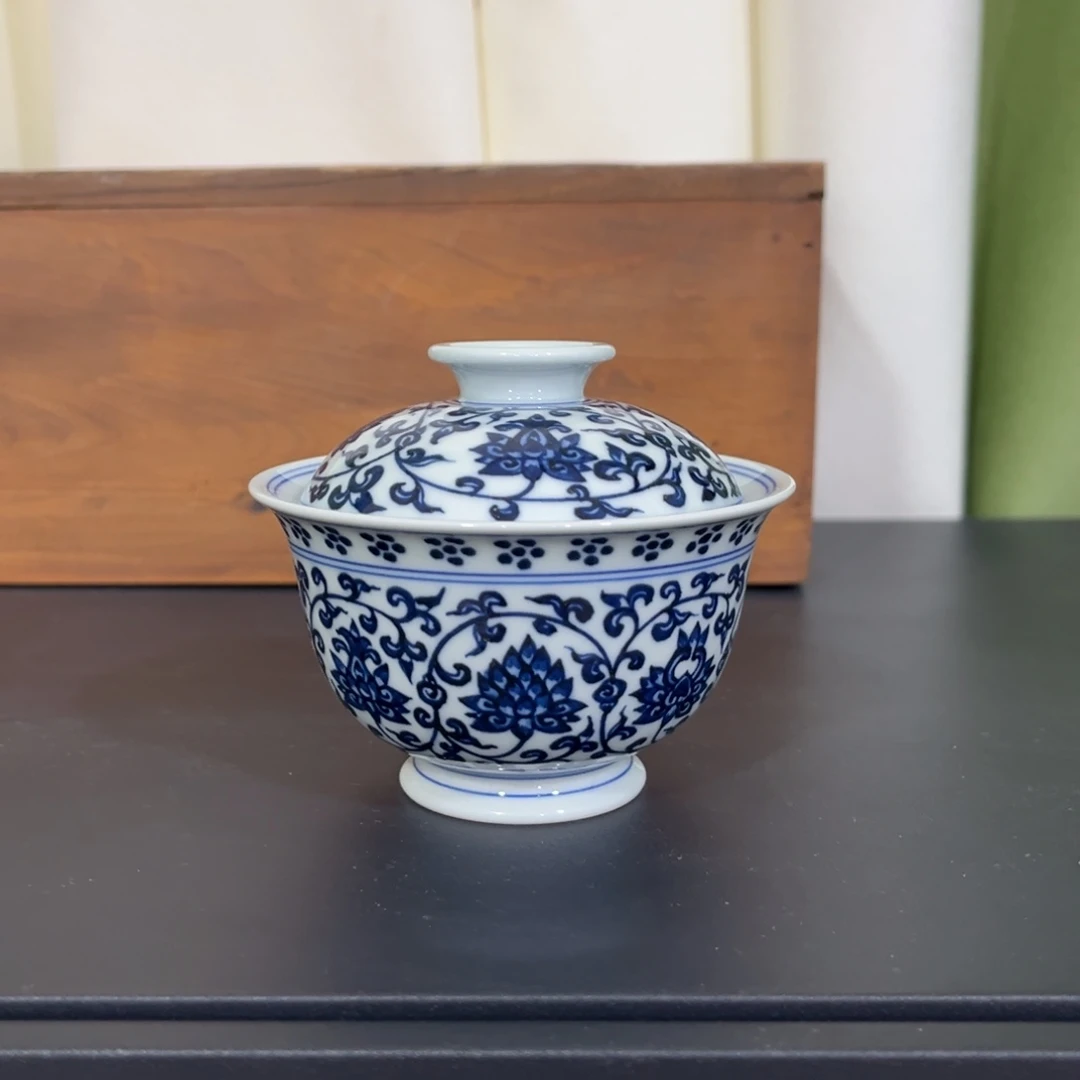 青花缠枝莲元宝盖碗