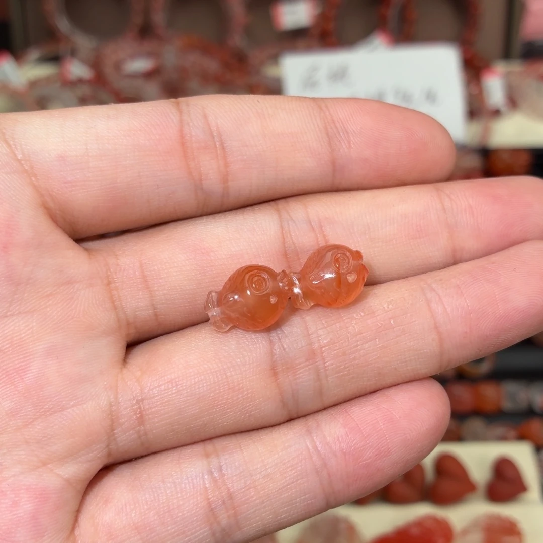 南红玛瑙未镶嵌颈饰嘟嘟鱼1