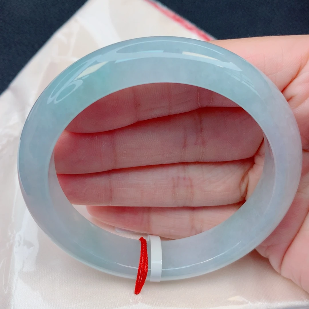 翡翠未镶嵌手镯58.5圈 白冰飘绿底有棉