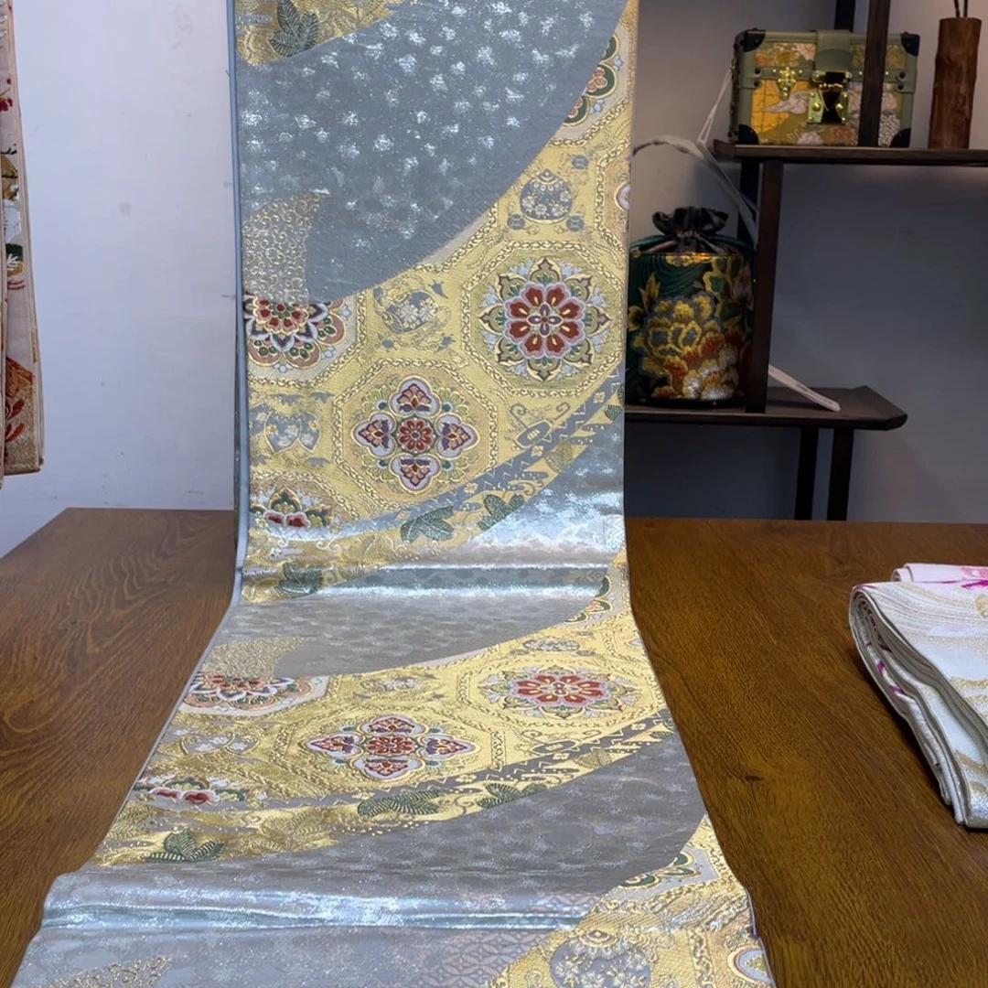 织绣织锦缎，织锦缎