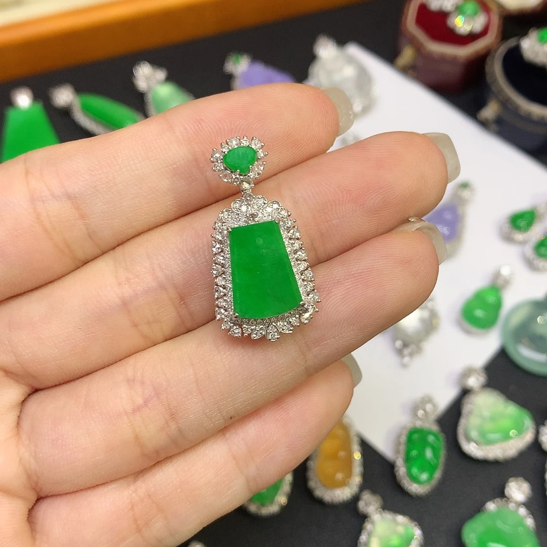 翡翠18K金镶嵌吊坠(赠链)