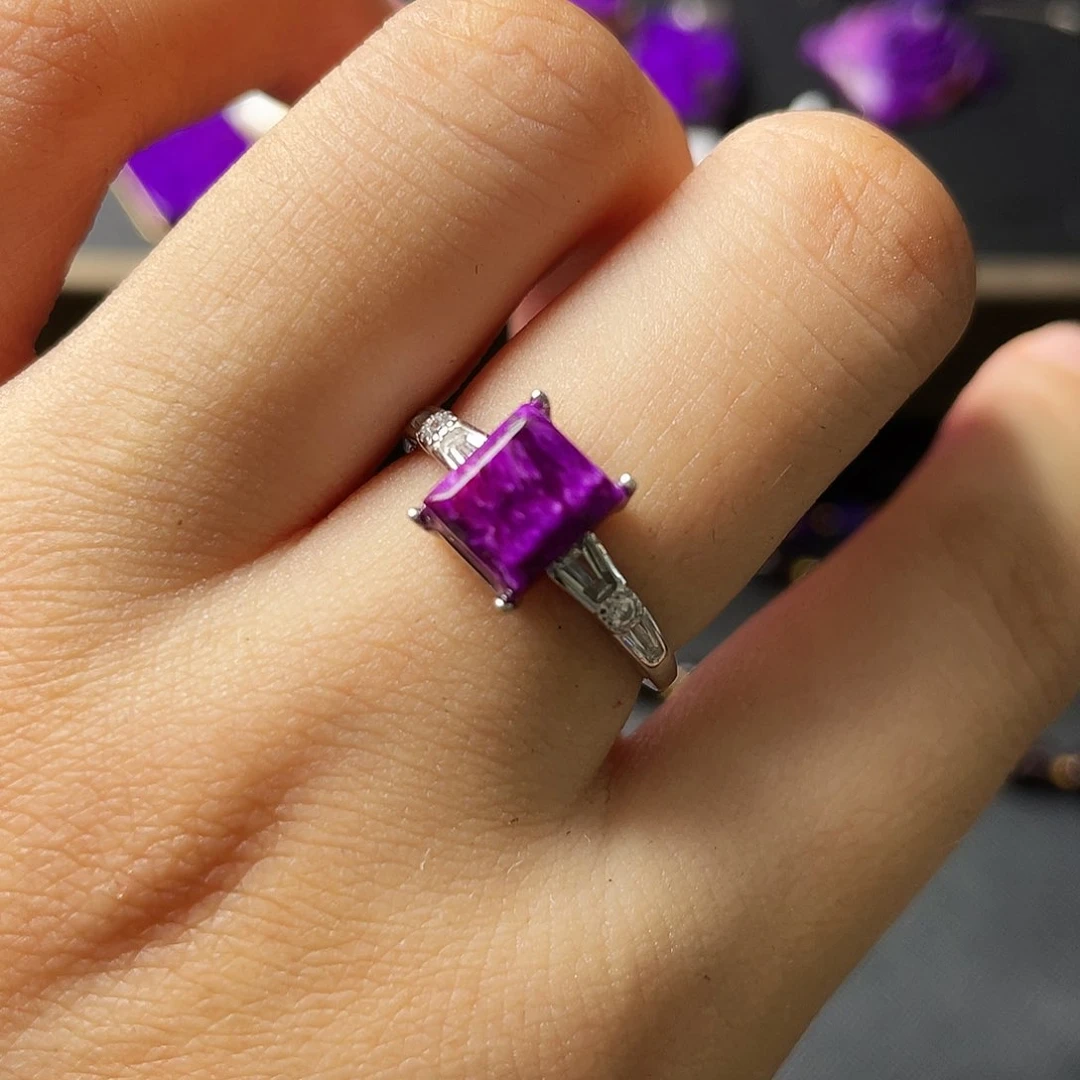 银S925镶嵌苏纪石（舒俱来）戒指