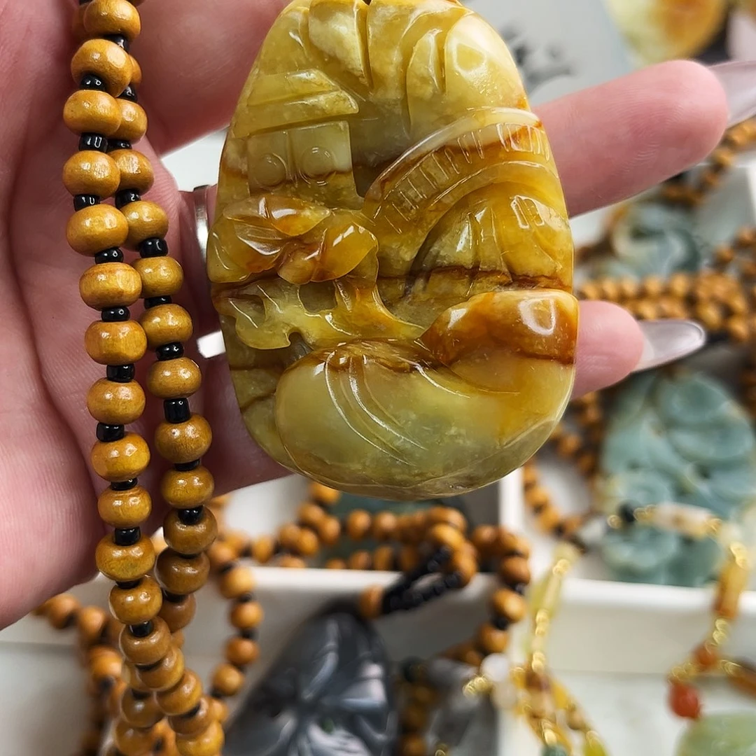 蛇纹石玉颈饰未镶嵌