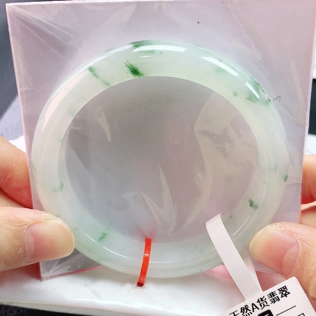 翡翠手镯未镶嵌55圈