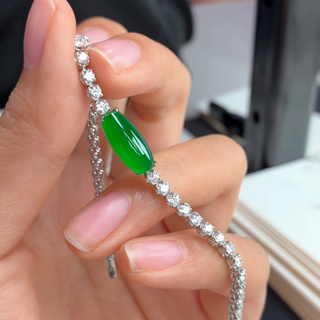 翡翠18K金镶嵌颈饰