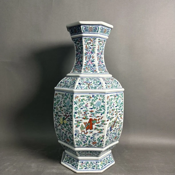 收藏/五彩缠枝八宝纹八方瓶