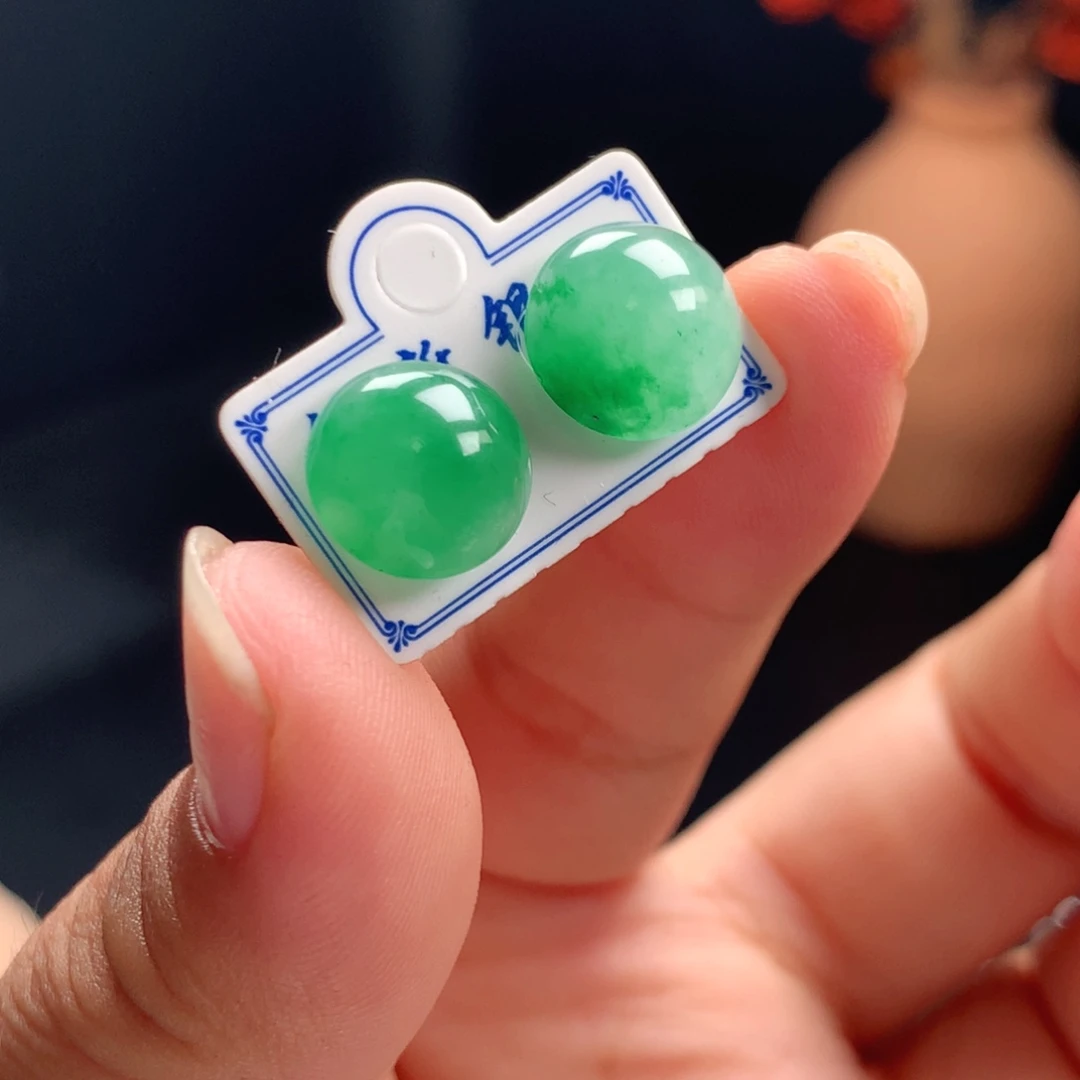 ****来未镶嵌耳饰石英质玉