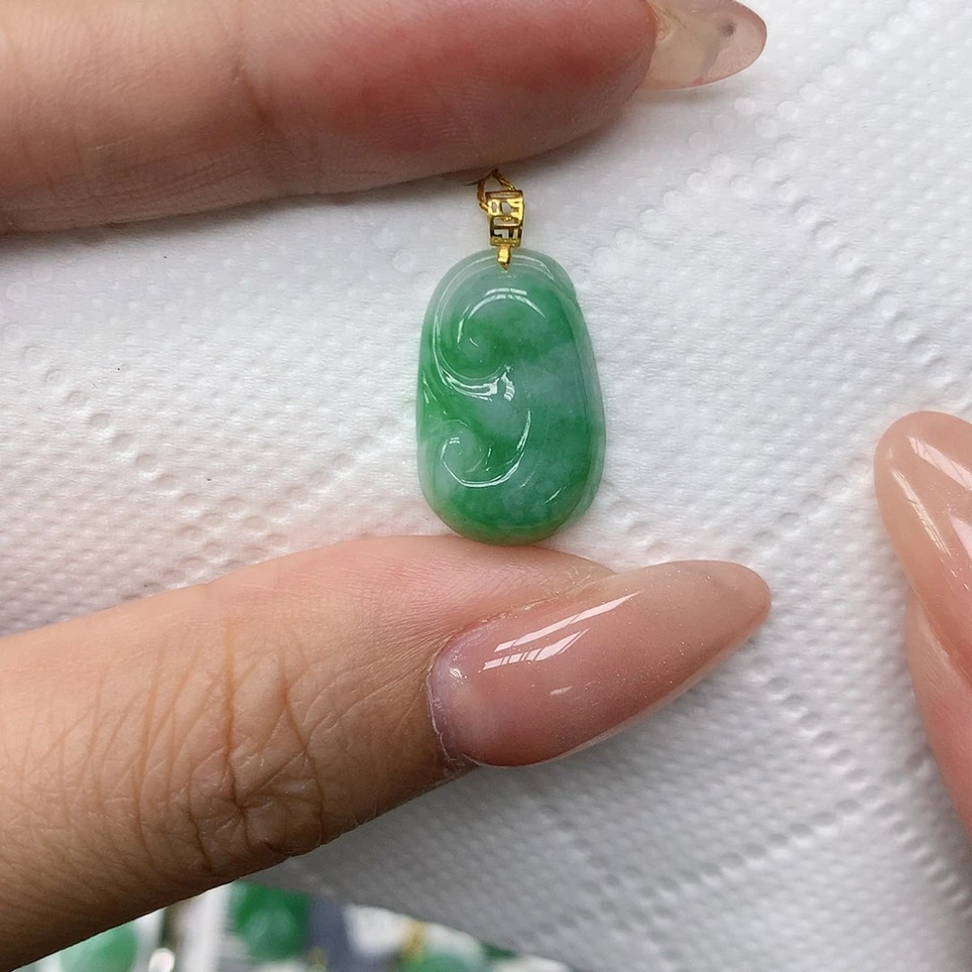 颈饰18K金镶嵌翡翠