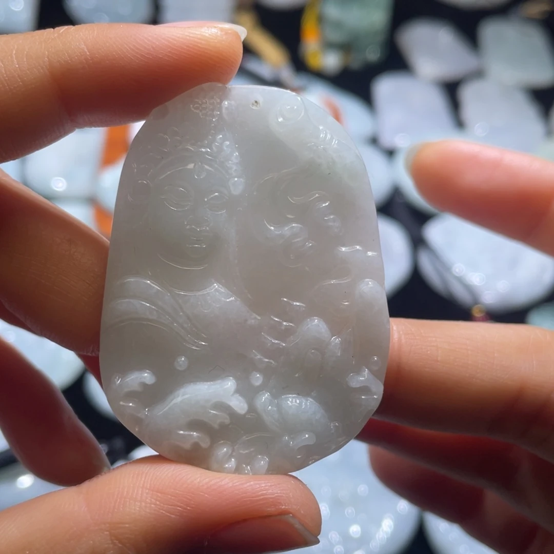 翡翠未镶嵌颈饰观音