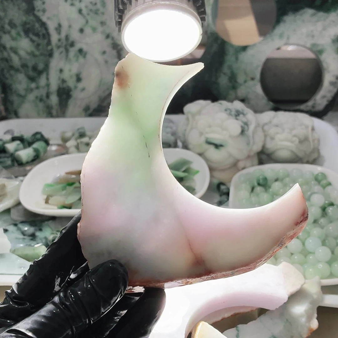翡翠未镶嵌颈饰边角料